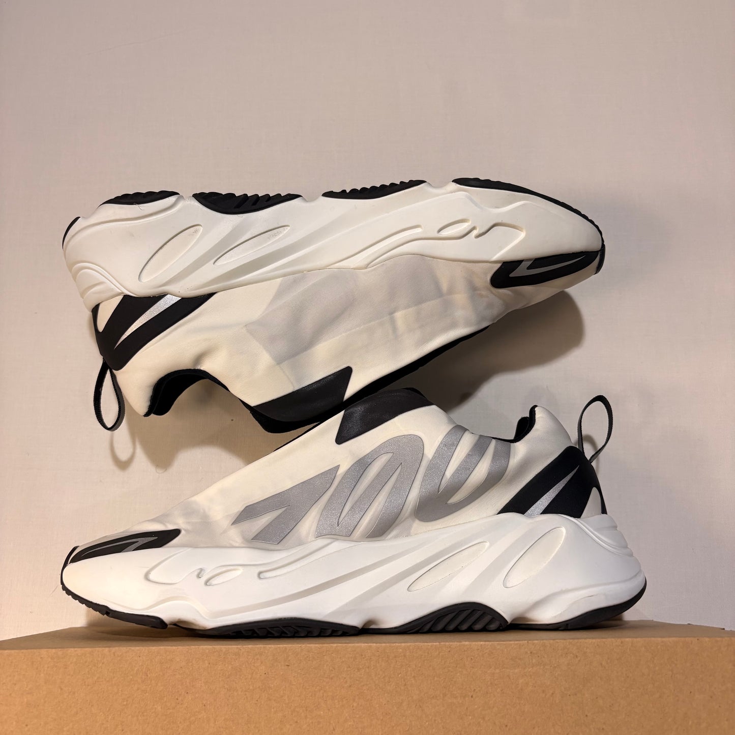 Adidas Yeezy Boost 700 MNVN Laceless Analog U9.5