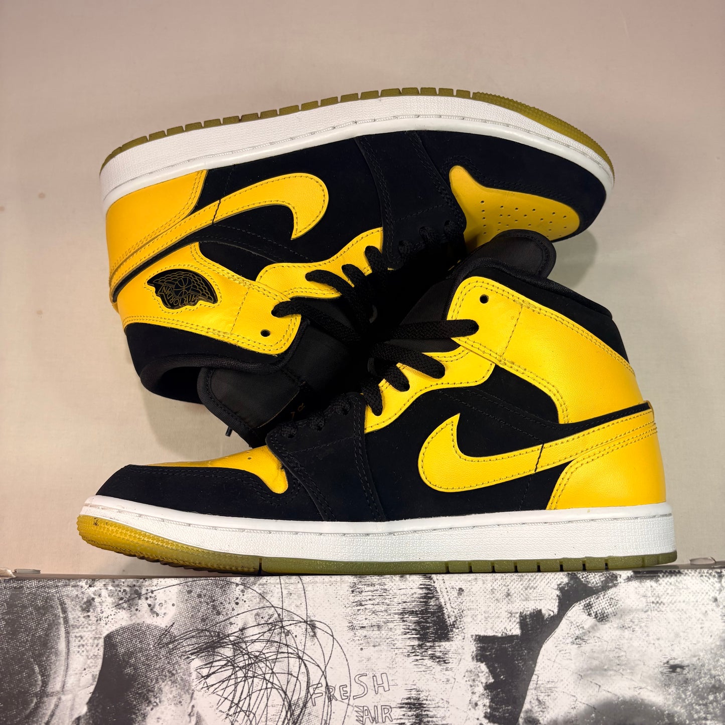 Jordan 1 Mid New Love (2025) U8