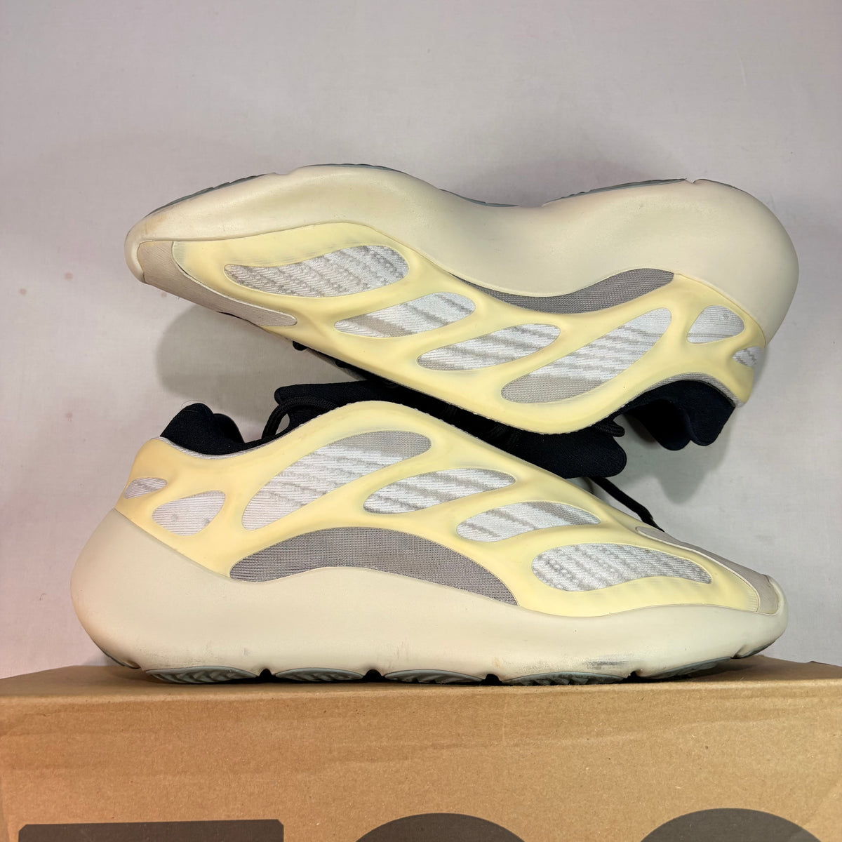 Yeezy 700 V3 Azael U10.5