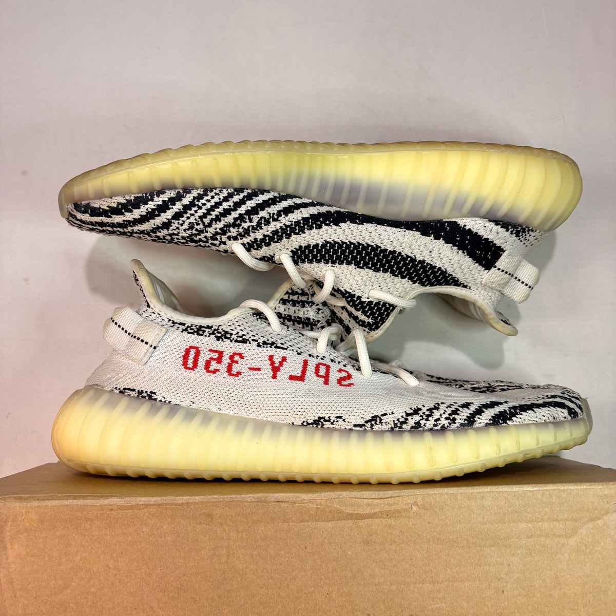 Yeezy Boost 350 V2 Zebra U10
