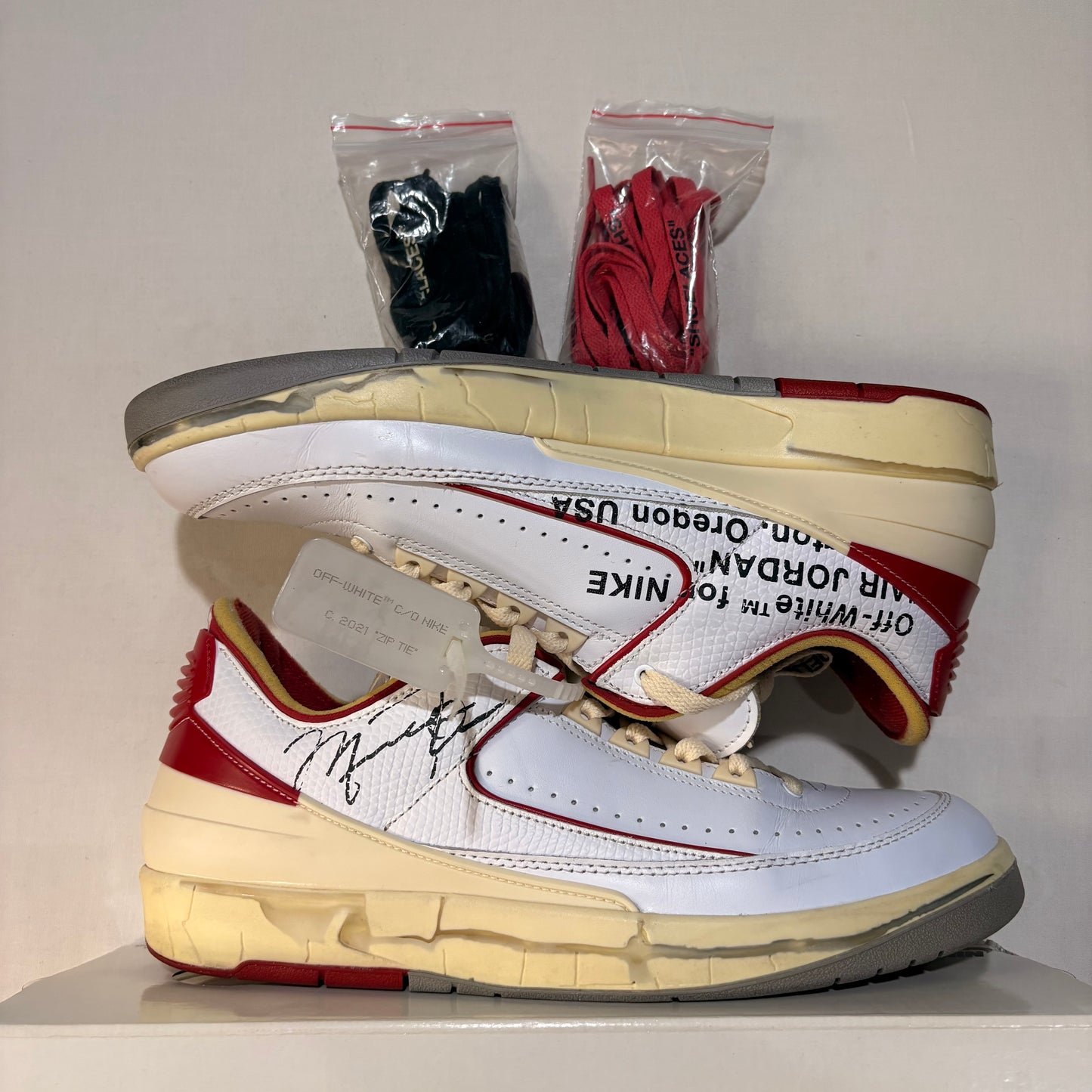 Jordan 2 Retro Low Off White White Red U10