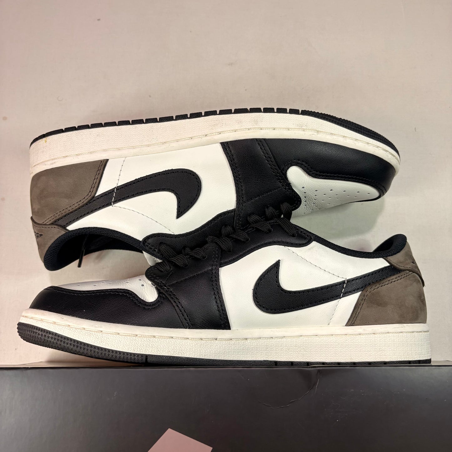 Jordan 1 Retro Low Mocha U9.5