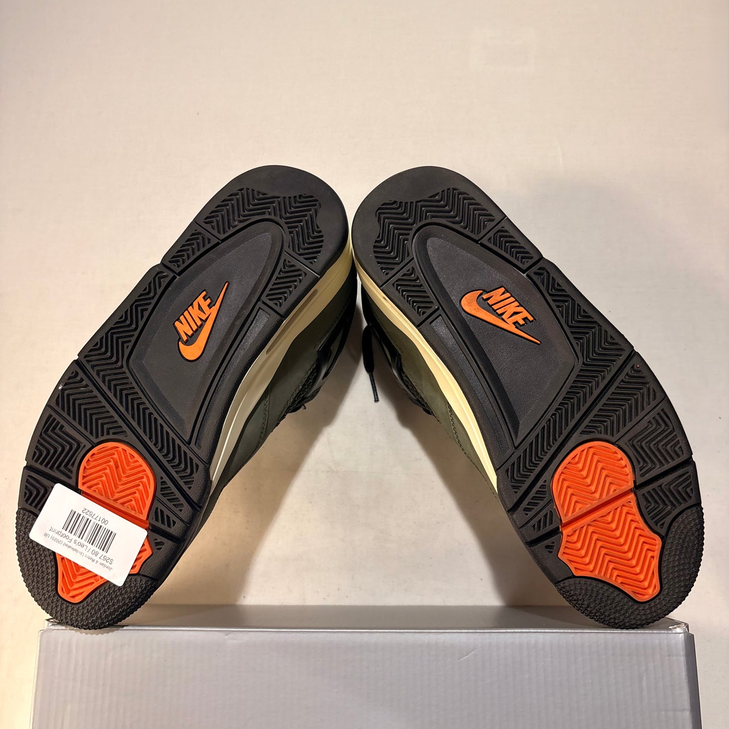 Jordan 4 Retro Undefeated (2025) U8