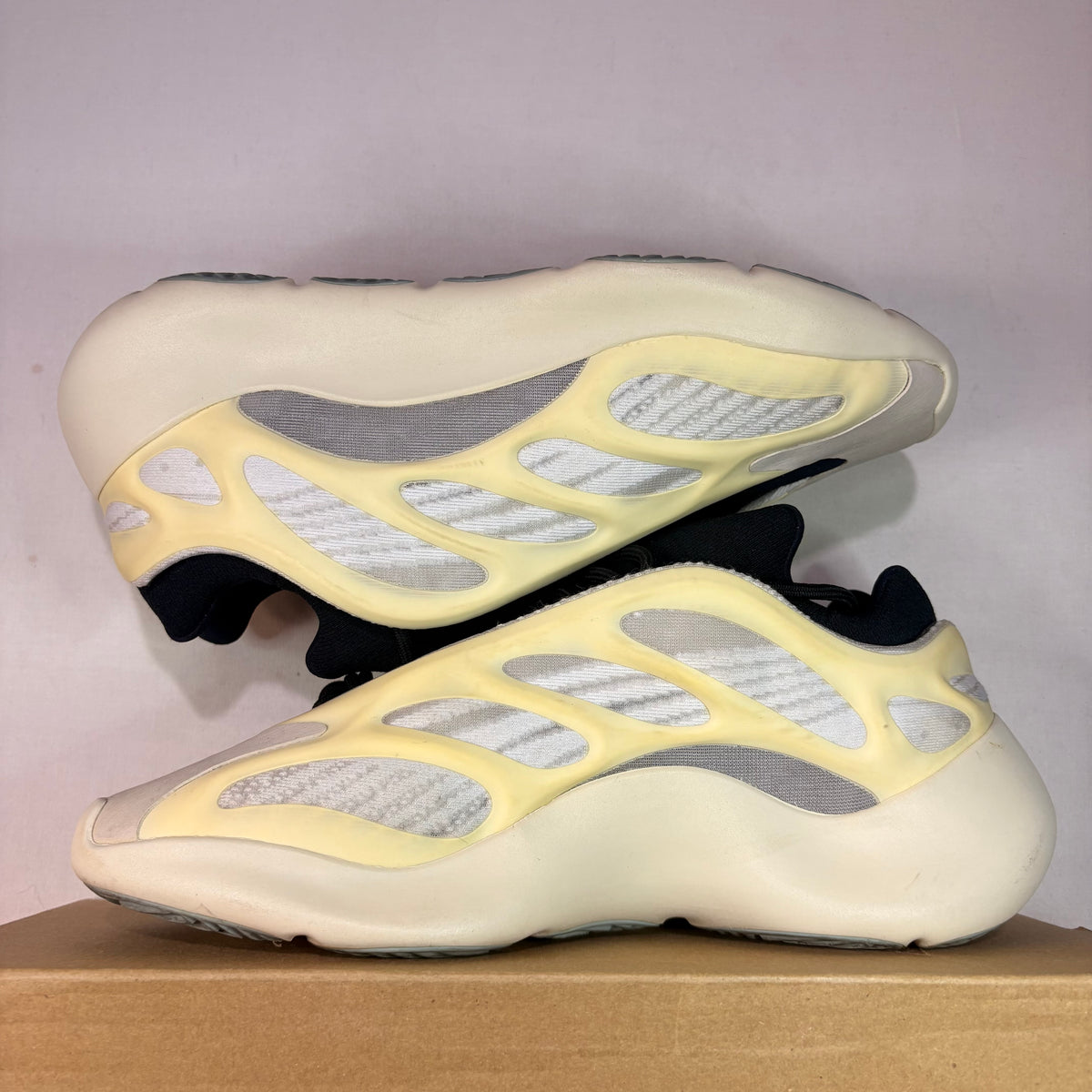 adidas Yeezy 700 V3 Azael U10.5