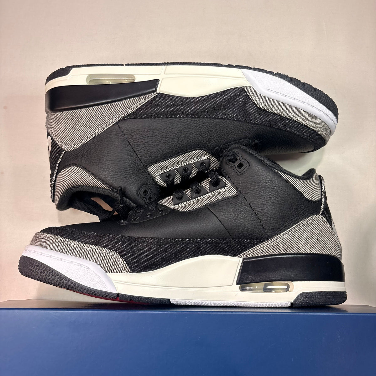 Jordan 3 Retro Levi's Black U10